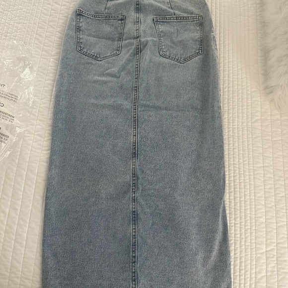 Ladies long denim skirt NWT - Picture 2 of 3